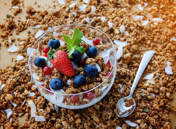 granola with strawberries and blueberries